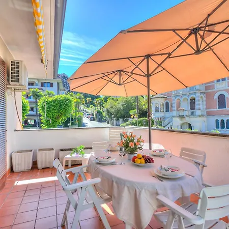 Gaya Center - Happy Apartament Stresa
